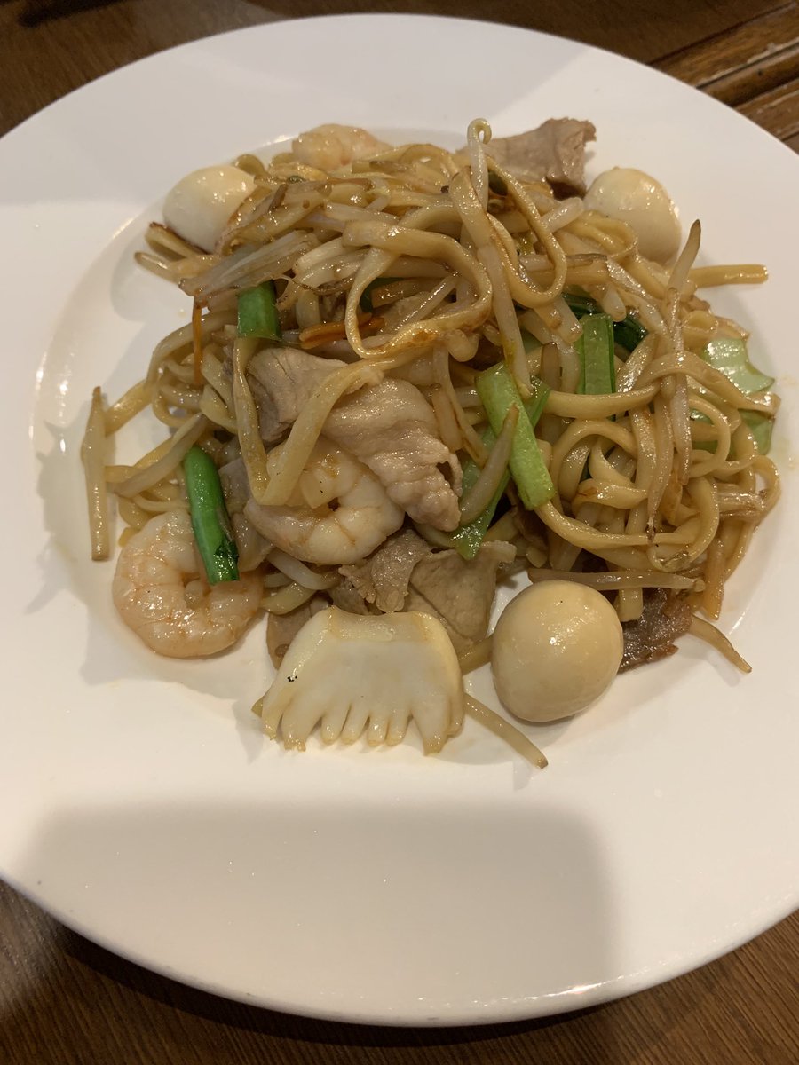 ニューミューヘン茨木店　大阪府茨木市永代町

夜中少しづつ暖かくなってきました！
昼間はめっちゃ暑いけどね笑
今回は
からあげ
ガーリックトースト
エビチリ
ピザ
上海風焼きそば！
そのほかにも色々頼んでるけど載せきれないので笑