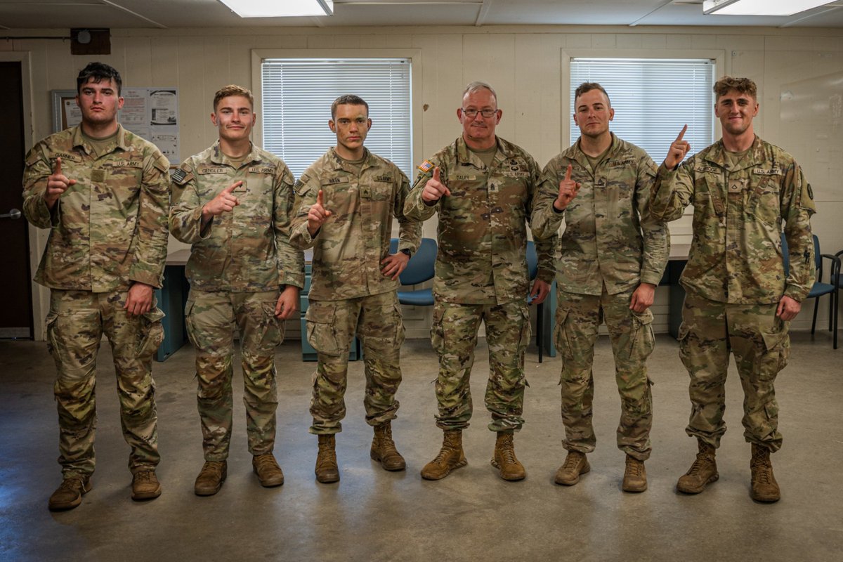 We are pleased to announce the winners of the 2026 Military District of Washington Best Squad Competition! 

Congratulations to our Best Squad, Team 3 from 1st Battalion, 3d U.S. Infantry Regiment (The Old Guard)!  

Staff Sgt. Cale Splivalo (squad leader)
Sgt. James Hash (team https://t.co/zvMjBkc1eJ