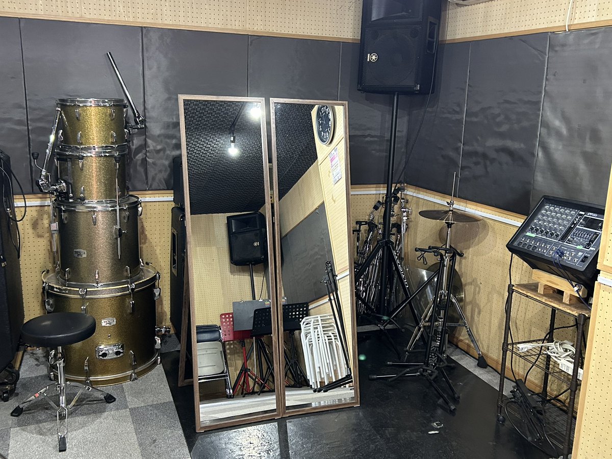 sapporoSolid's tweet photo. 悪魔さんたちの為に？wスタンドミラーだけど導入 https://t.co/WcxaxyNHyf