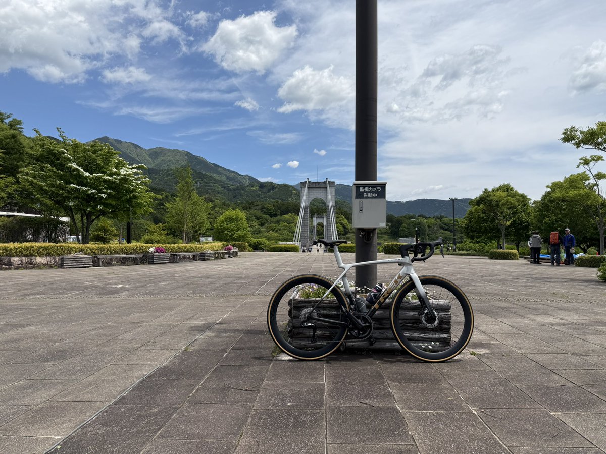 100_Colors's tweet photo. 絶好のサイクリング日和

#ロードバイク 
#PROJECTONE 
#TREK 
#Madone 
#MadoneSLR https://t.co/NbQHt09y2t