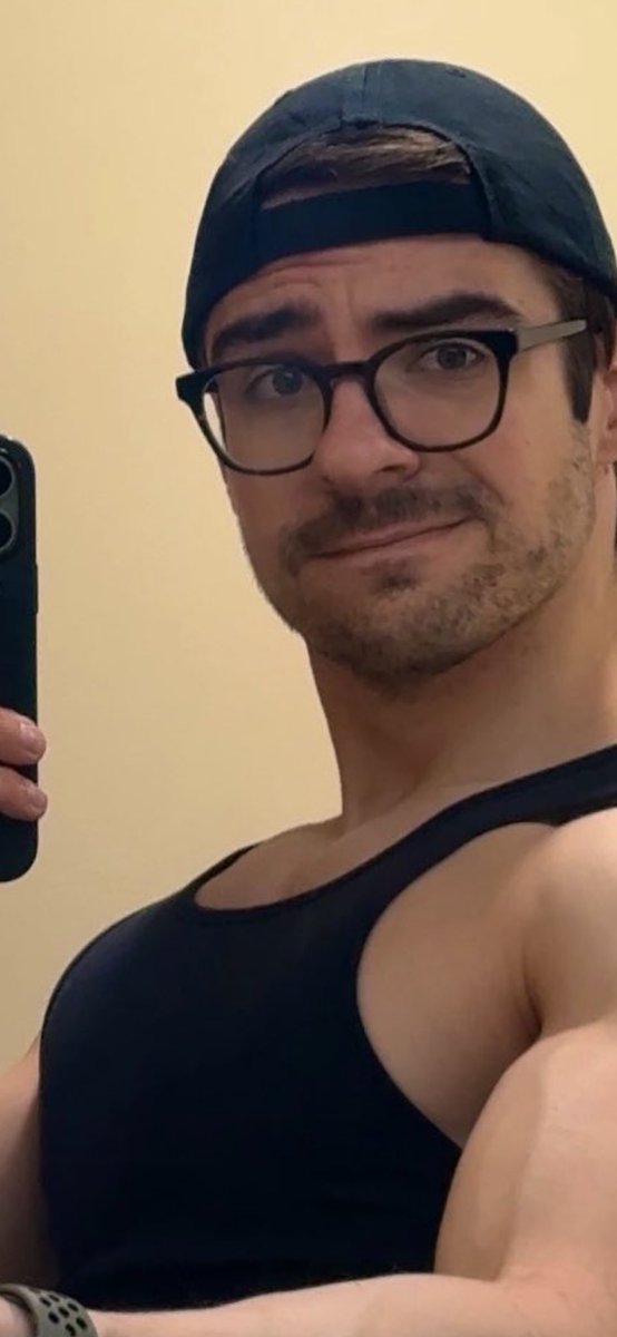 flexurpecs's tweet photo. @t_kobs bro is fucking JACKED omg https://t.co/T56FB9DqDN