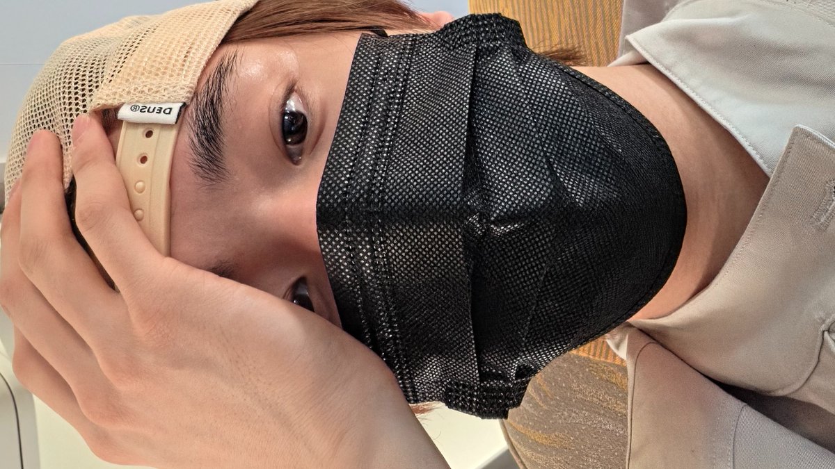 sjydaiIy's tweet photo. ✈️ 🤳 #JAKE #제이크 https://t.co/mcLrxuEZPs