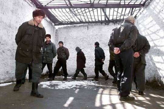 Русня проводить парад в квадраті, дозволеному Зеленським