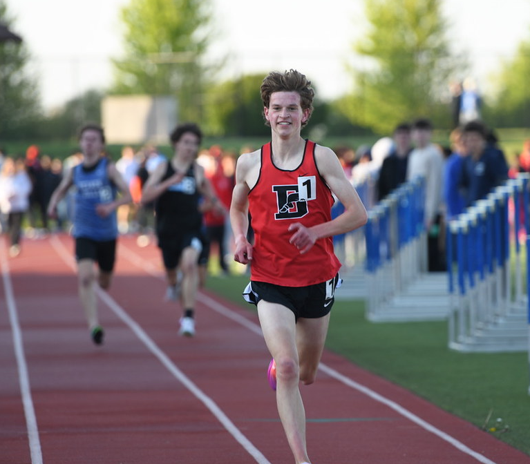 CoachScottDFDC's tweet photo. Lake County highlights:

-3200m County Champ Jamie Chandler
-Fastest Deerfield 4x800m relay since 2010 (8:02.44 for 3rd)
-Scott Harvey breaks 10:00 in the 3200m (9:50.43 for 8th) https://t.co/pf7AOHdiGa