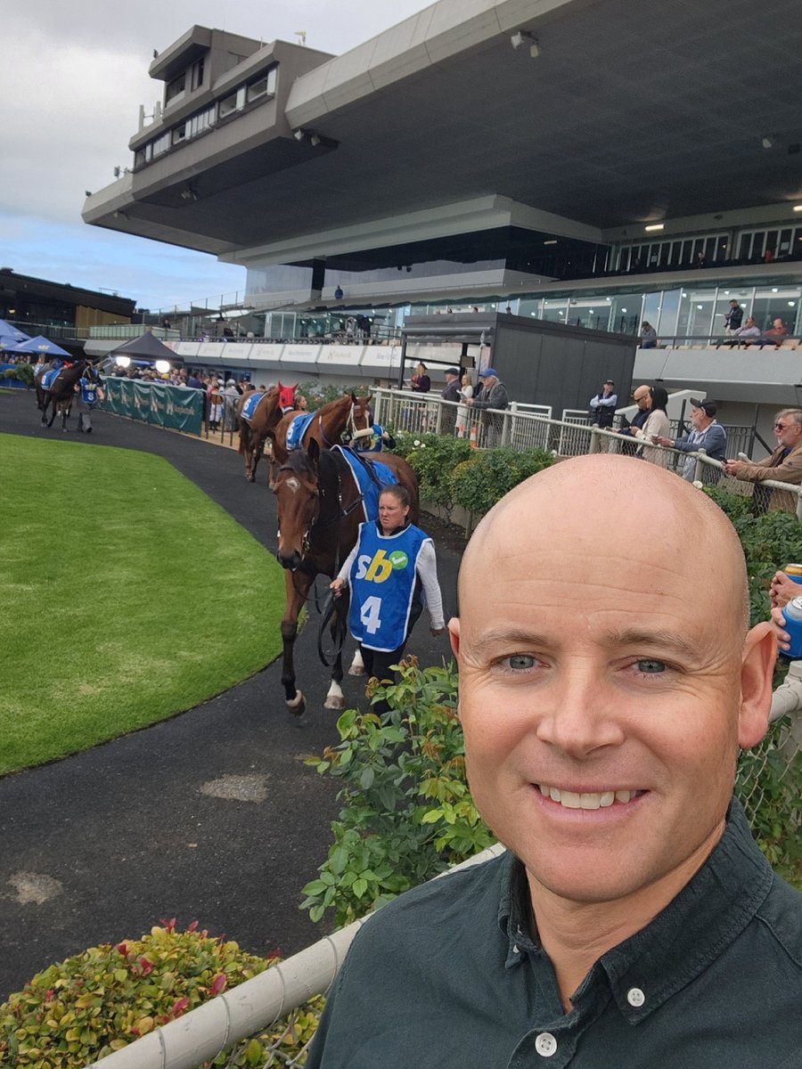 acescribe's tweet photo. Has it really been a year since I was here? Enjoying a good old Saturday at the races. https://t.co/xvaaKZLd2W