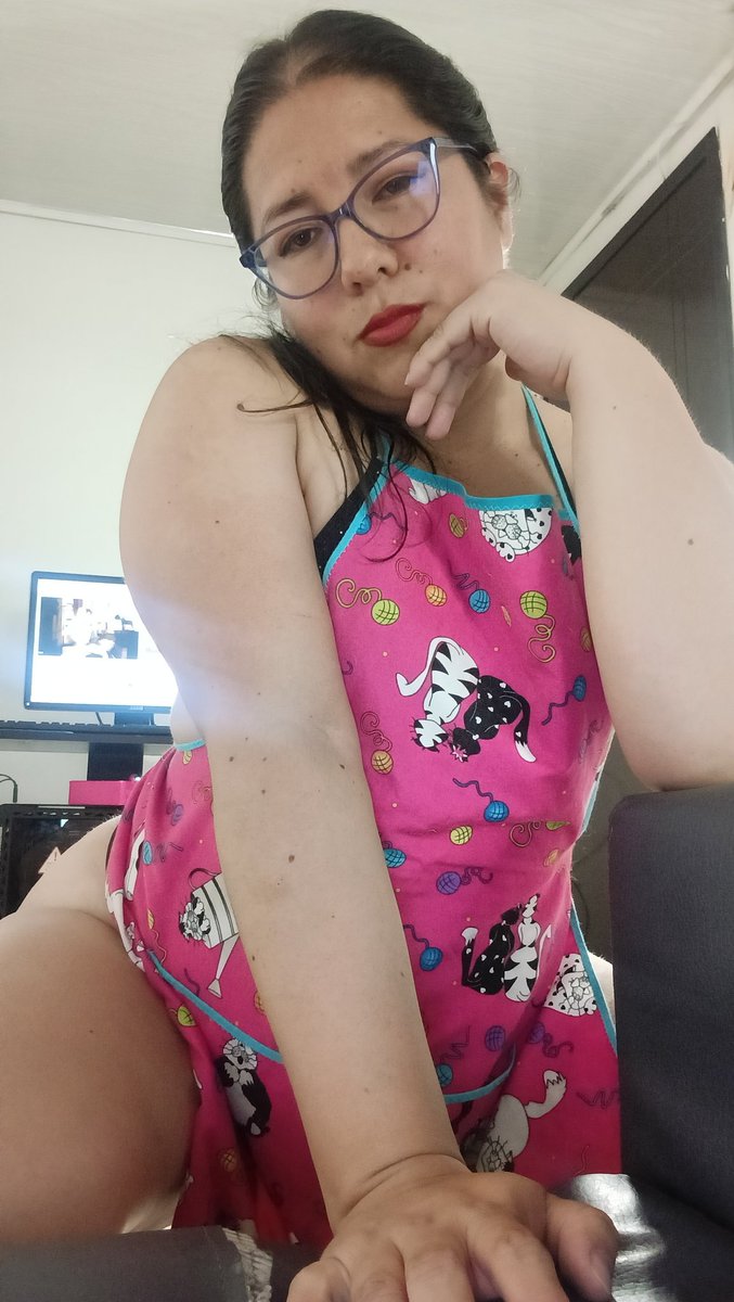 profecachonda89's tweet photo. Volví mis amores,estuve como hot housewife en mudanza https://t.co/0l9yA2mxwA
