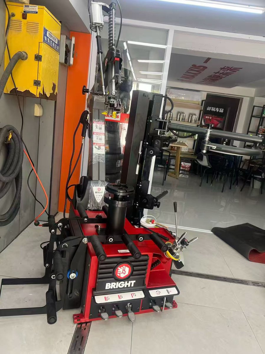 chanuncomp's tweet photo. Double the power, double the efficiency! ⚙️🔥

In Yancheng city, CHANUN's C6DK air compressor is teaming up with Bright equipment to power a tire shop's workflow like never before.

#screwcompressor #rotaryscrewcompressor #chanun #factory

https://t.co/65mmyzpUtd https://t.co/SvuQIy3g9b