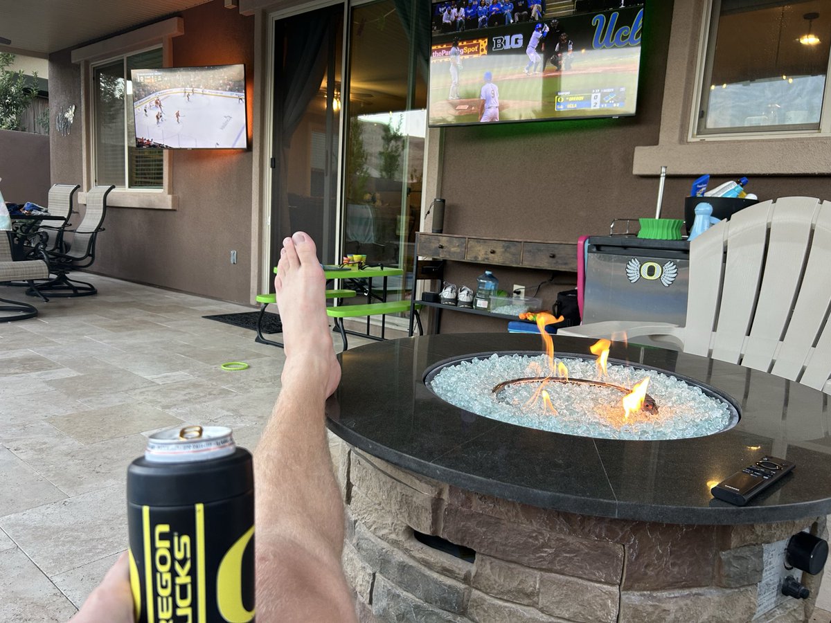 StarnerCameron's tweet photo. Good ducks on the right, bad ducks on the left. #GoDucks 🦆 #GoKnights https://t.co/tNXybdFbYr
