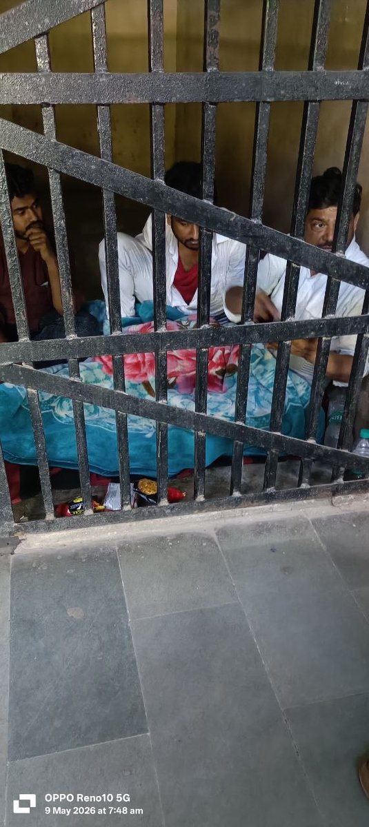 bpsctre4's tweet photo. नौकरी मांगना गुनाह है क्या 
आखिर सरकार से हमलोग कोई मंत्री पद मांगे हैं क्या 

छात्र नेता Dilip Kumar, शाहबाज़  का क्या गुनाह ? बस इतना कि अपना वादा को पूरा करो #TRE4Notification जारी करो

छात्र नेता Dilip Kumar, शाहबाज़
 और बाकी साथियों को रिहा किया जाए 
#TRE4 
@ChitranjanGaga1 https://t.co/HsAliJPcrc