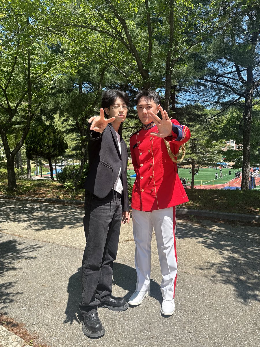 송윤형 tweet media