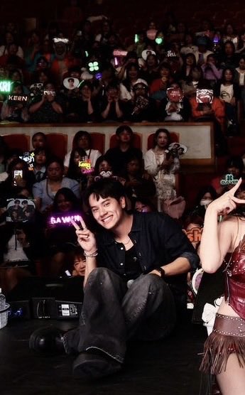 จากพี่กอกลายเป็นน้องนนนเลย จิ๋วเอ้ย
NANON TPOP TOKYO D1
#TpopShowcaseinTokyoxNanon
#TpopShowcaseinTokyo
#mynameisnanon

   ตอนอยู่คนเดียว                      ตอนอยู่กับแก๊ง
