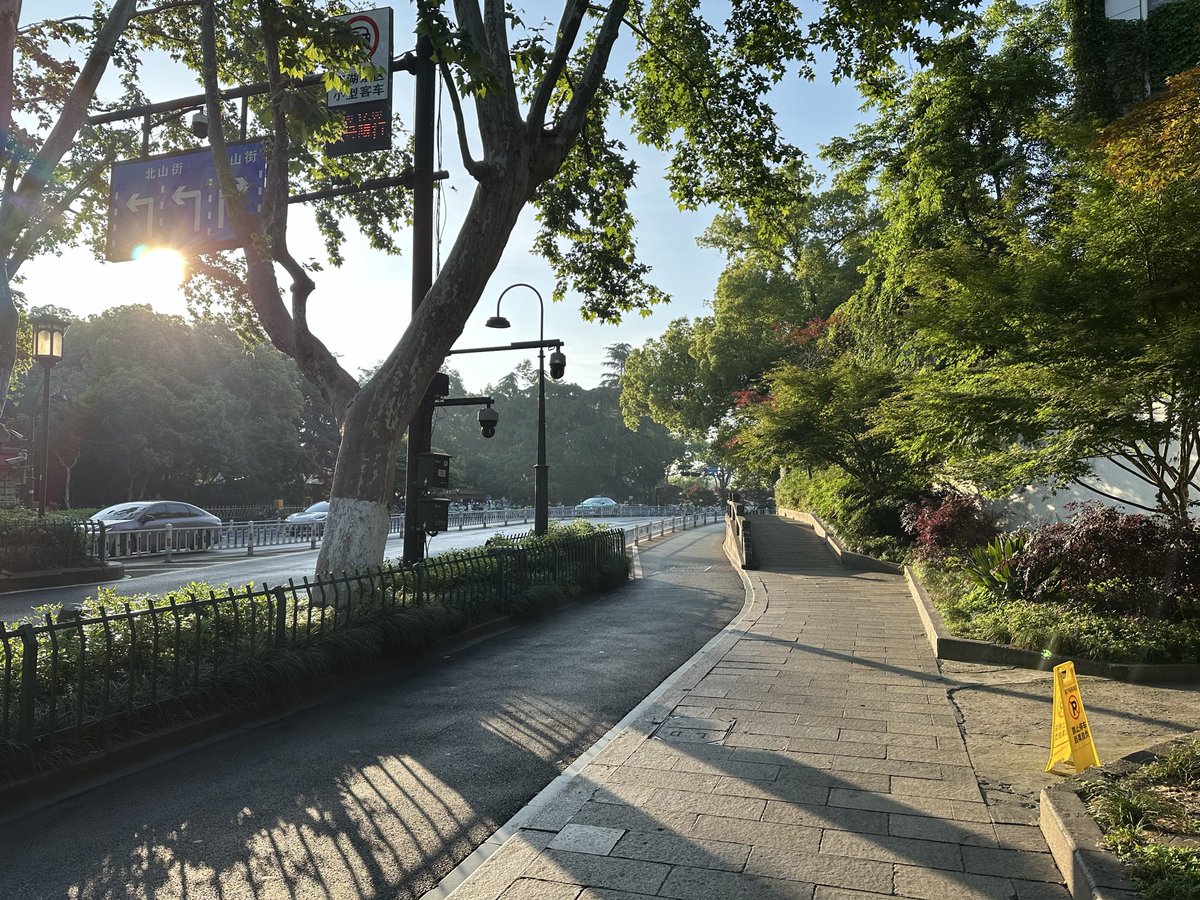 a5trn0aut's tweet photo. 杭州的环境建设确实带派  有感觉吗 https://t.co/1qybV0ES0U