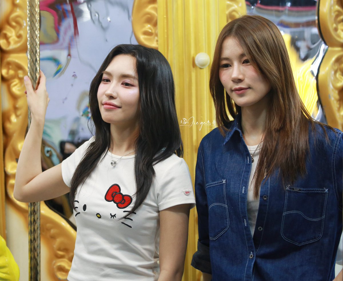 มอนิ่งนะสองสาว วันนี้มีเรียนมีงานมั้ย ไม่ว่าจะทำอะไรก็สู้ๆนะ เป็นกำลังใจให้เสมอ รักและคิดถึงที่สุดเลย รักAK มากๆนะ รอชมผลงานทุกๆผลงานของทั้งสองอยู่ตรงนี้เสมอ

WILL ALWAYS LOVE ADLK 09
#อันดาลูกแก้ว
#AndaLookkaew
#andaanunta 
#lookkaewkamollak