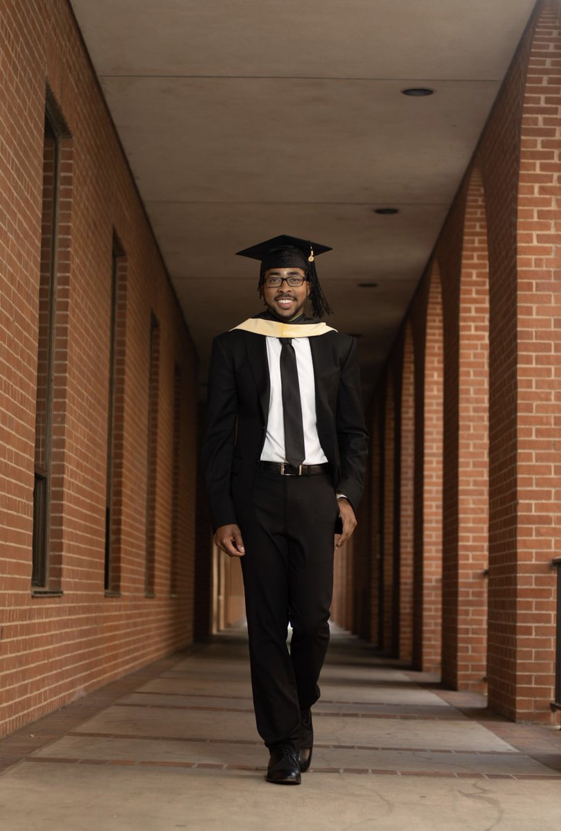 TiffHolmesWhite's tweet photo. Official Graduate School Photo Loading…Master of Social Work, Baylor University💚🐻💛
Peacock Proud is the understatement of the year! God is AMAZING! #ProudMom #SoGrateful #4.0 #HeDidIt💫📚🎓
Photography: Visions by Porter, Johnathan Porter is the BEST📸❤️ https://t.co/SxYhTwcxF9