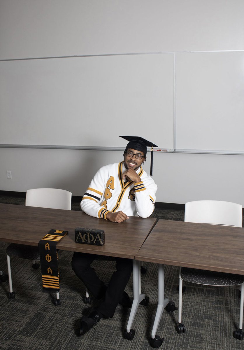 TiffHolmesWhite's tweet photo. Official Graduate School Photo Loading…Master of Social Work, Baylor University💚🐻💛
Peacock Proud is the understatement of the year! God is AMAZING! #ProudMom #SoGrateful #4.0 #HeDidIt💫📚🎓
Photography: Visions by Porter, Johnathan Porter is the BEST📸❤️ https://t.co/SxYhTwcxF9
