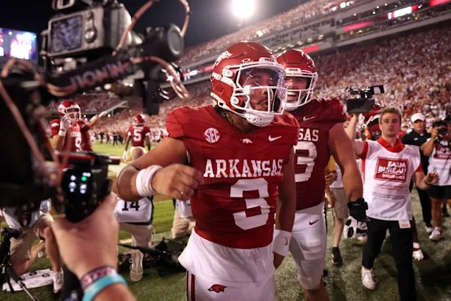 AndrewWhit19's tweet photo. Blessed to receive an offer from the University of Arkansas! @RazorbackFB @RSilverfield @tcramsey19 @MitchStewartFB @On3 @247recruiting @BuchholzFB @GregDaniels_OL https://t.co/6EKmZ3AzYP
