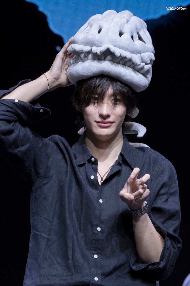 앤톤 입꼬리 tweet media