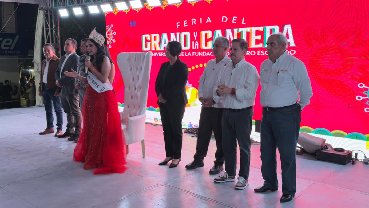 SEGOB_Queretaro's tweet photo. En el marco del 85° aniversario de la fundación de Pedro Escobedo, el secretario de Gobierno, @Eric_gudino acompañó al presidente municipal, Alberto Nava Cruz a la inauguración de la Feria del Grano y la Cantera 2026 🌽⛏️
donde además se llevó a cabo la coronación de la reina 👑

La Feria cuenta con un Pabellón Artesanal que reúne la riqueza cultural, las tradiciones y talento de los artesanos locales.

Dicha feria se llevará a cabo del 8 al 17 de mayo donde podrán disfrutar en familia, de presentaciones artísticas y culturales.

#AquíContigo
