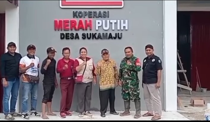 AndreNoya2's tweet photo. Masyarakat Desa Sukamaju, Ogan Ilir Sumsel melangkah bersama KDMP menuju kemandirian. 

@YandriSusanto
@ARizaPatria
@KemensetnegRI

#KementerianDesaPDT
#BPSDMKementerianDesaPDT
#DesaSukamajuMenujuKemandirian
#KerjasamaBUMDesaKDMP
#KerjaPendampingDesaBerdampak https://t.co/zP7zg5yOjy