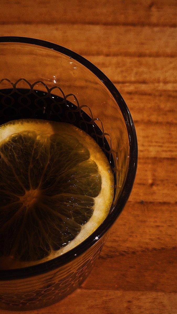 oriol_sofia's tweet photo. Esta foto huele a madera, limón y charlas largas…

🥃 #vermouthlovers 🖤 https://t.co/oda2XI4evW