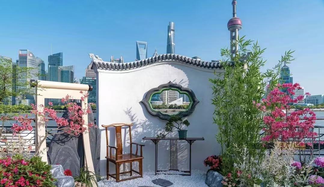 MeetBund's tweet photo. Not into coffee? The 2026 Hongkou Flower Festival brings spring colors to the North Bund. Hanfu-clad Twelve Flower Deities performed dances and shared poems, while a floral corridor showcased garden inspirations from China, Greece, Morocco, Russia and Thailand. 🌸🌺 https://t.co/kjLLp8uZLa
