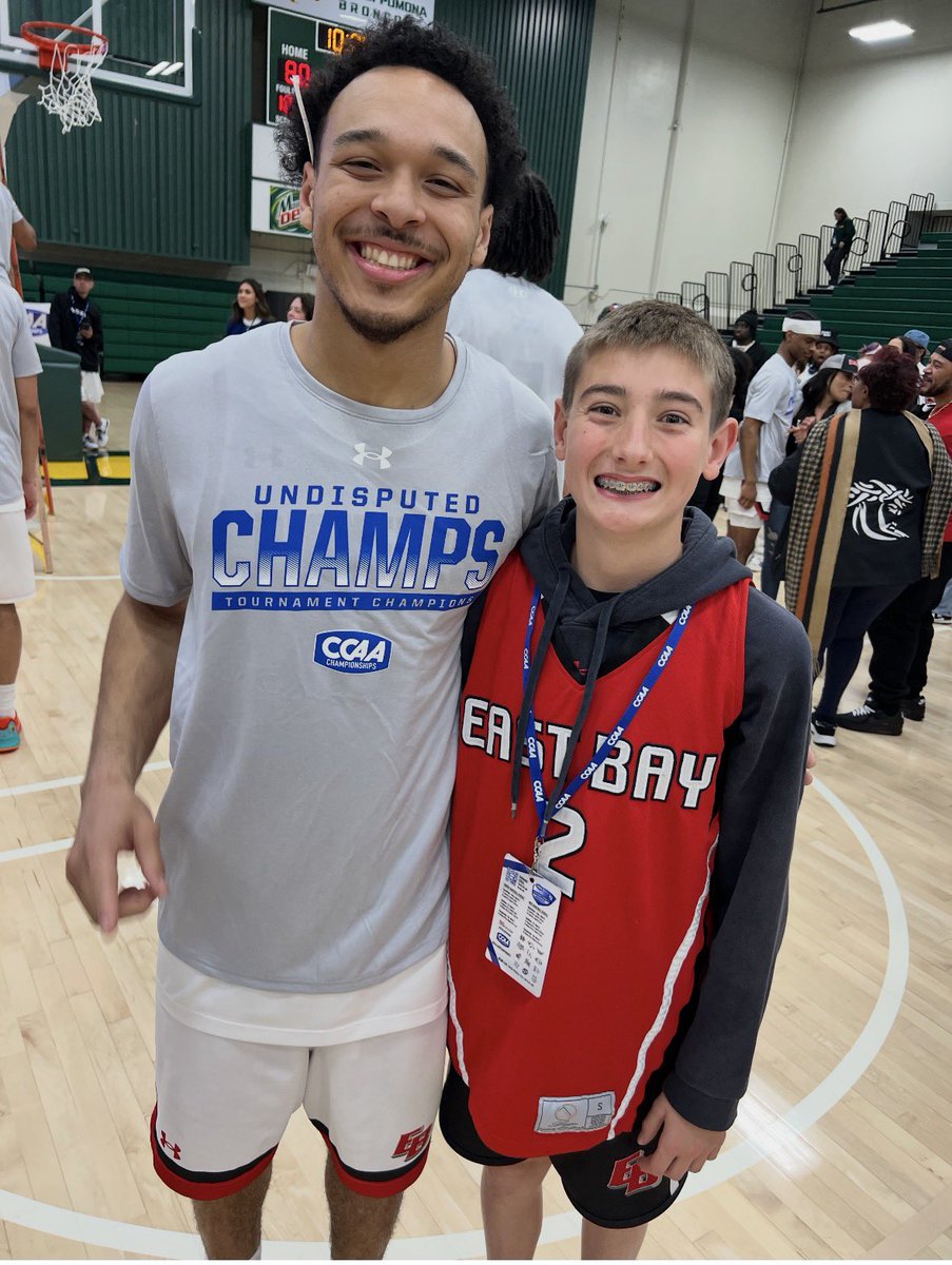 CoachBRooney's tweet photo. One of the biggest motivators in our recruiting class =

Bring in guys who compete on and off the court in a way that inspires others 

(This picture has been my son’s screen saver for the last 62 days-Forever Grateful for @IpreyeEgbe)

Go Pioneers! https://t.co/OAu7EfCw69