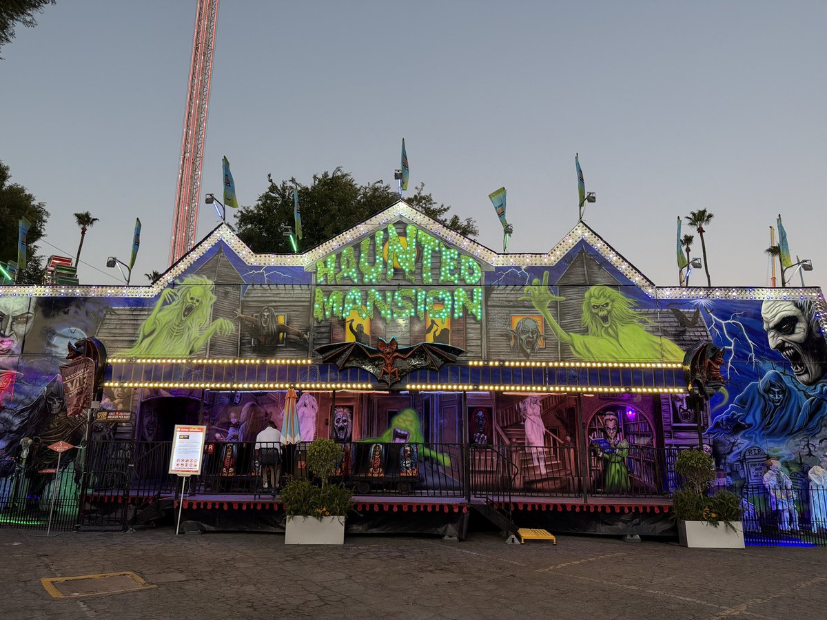 Attractions 360° tweet media