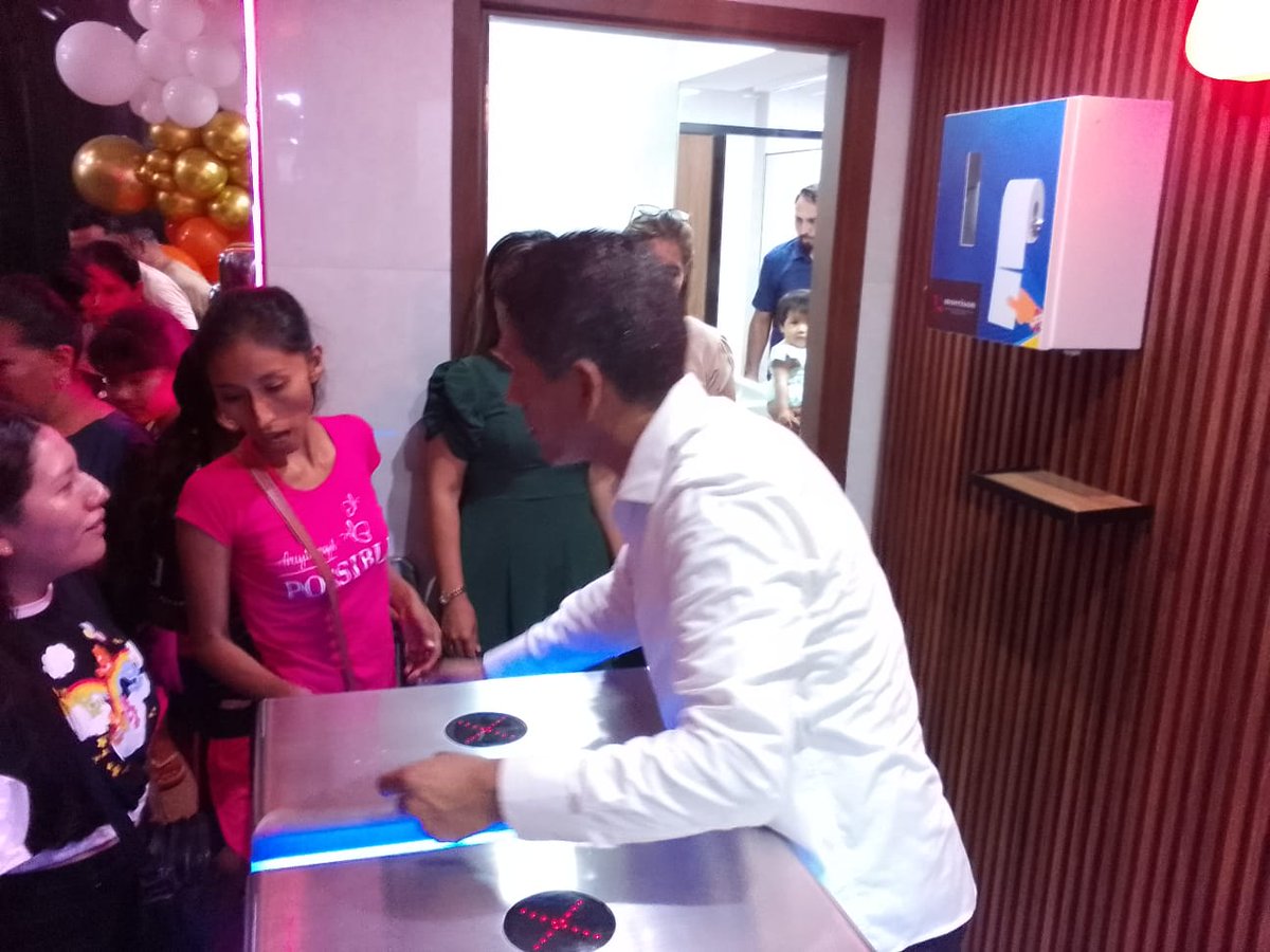 Ronoel99's tweet photo. La Feria Barrio Lindo ya cuenta con el primer baño automatizado https://t.co/P0WiAo7T5O https://t.co/zRlJxt8Wtb