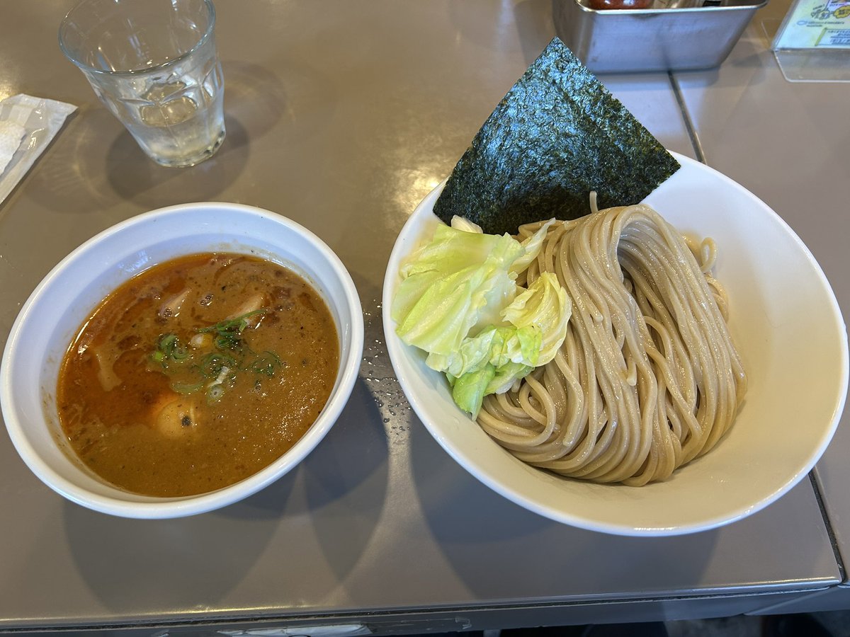 samasamadayoo's tweet photo. ひさしぶりに外出ました
連れ出してくれてありがとう https://t.co/SKleBcnxaU