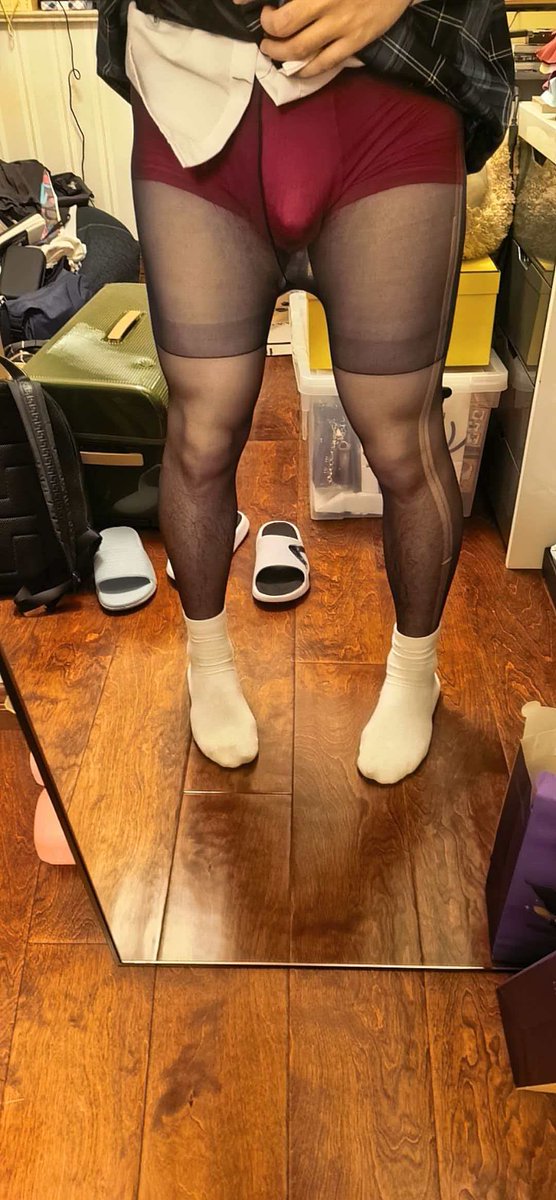 ghostb00k's tweet photo. 大码jk+红内+藏青丝白袜
#男娘 #丝袜套鸡 #jk #白袜 https://t.co/8cFJPuFYuz