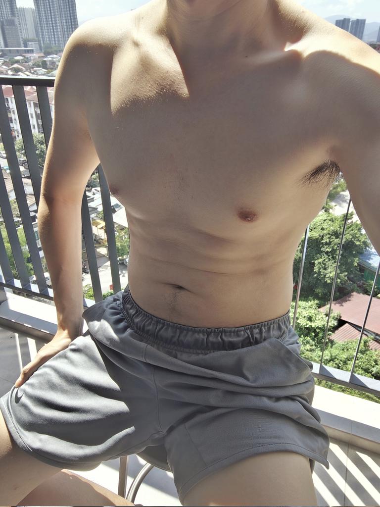 Backet8's tweet photo. Finally some clear sky for sunbath https://t.co/YPCG1WuHGT