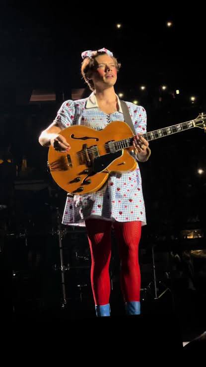 i_tsme_hi's tweet photo. Harry’s image was sold to the fans/public as the safest, straightest, most desirable man for years and people ate that shit up because it catered perfectly to their fantasy. But now they seem to be the ones having the biggest meltdown over this mv because the reactions have been INSANE 🙄. People love screaming ‘omg nobody cares if someone’s gay anymore’ meanwhile the second a male artist fully leans into queer/flamboyant expression without toning it down for mainstream comfort, suddenly everyone starts clutching their pearls over it.

People were comfortable when it felt controlled and marketable. A pearl necklace here, painted nails there, a little gender nonconformity sprinkled in while still fitting the fantasy of the conventionally attractive straight heartthrob. But the second it becomes louder, campier and undeniably queer coded, suddenly all the acceptance disappears and people start showing their asses.

And the best part is Harry genuinely does not seem to give a single fuck whether people approve of it or not 😭. He’s doing whatever he wants, looking happier and freer than ever while people online are having identity crises because the version of him they built in their heads is cracking. 

And I’m so here for it! And I’m so bloody proud of him through and through!!!! 😭❤️