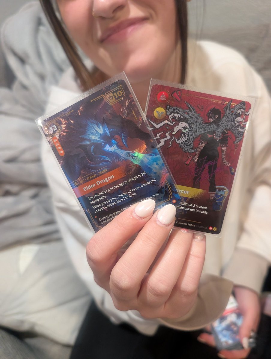 ALL_CAPS_CAM's tweet photo. Highly recommend letting your girlfriend open your boxes. Signature and alt elder?? 
#riftbound https://t.co/ydUGH4LZ9F
