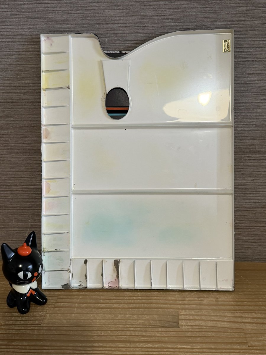 マグネットが貼ってあるコレ、実はパレットなのでした！(アンティーク