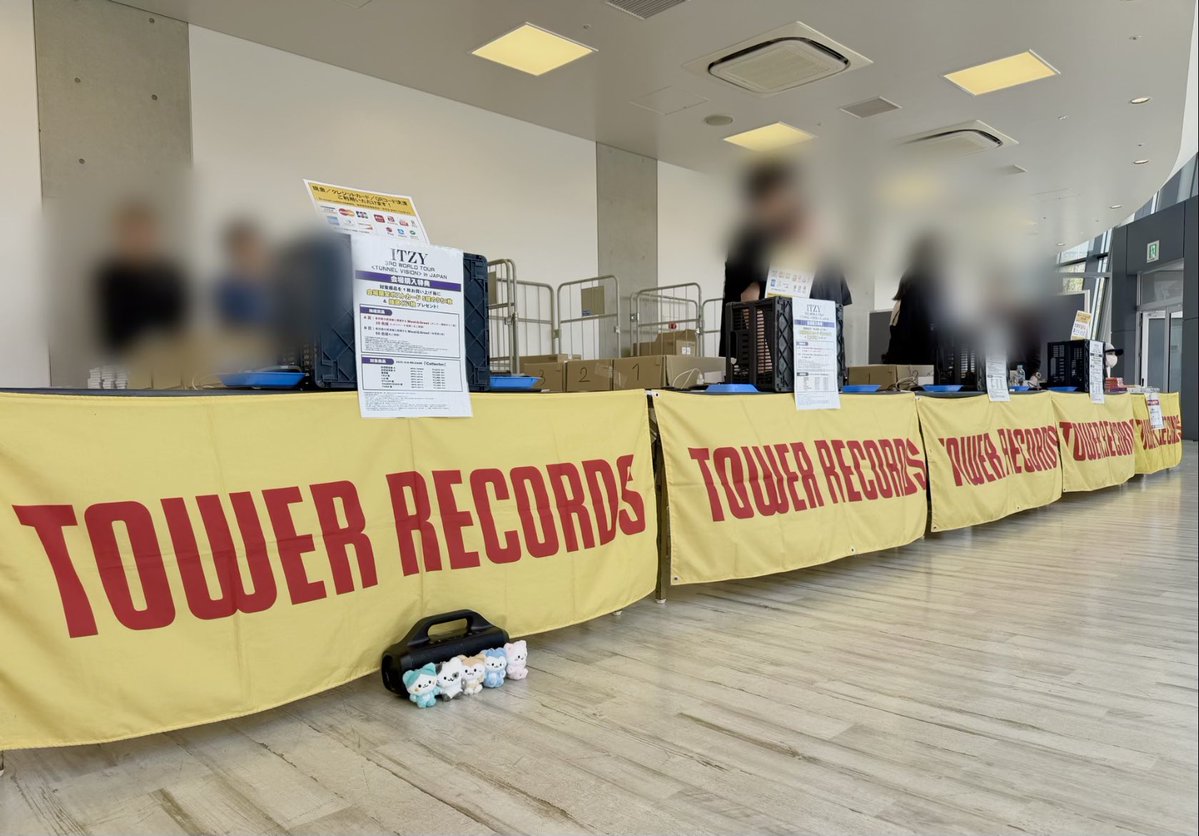 ITZY collector サイン会 直筆サイン ITZY 3RD WORLD TOUR <TUNNEL VISION> in JAPAN DAY1😆💿 CD販売ブース