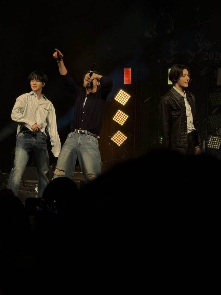 still haven’t processed anything that happened tonight 😀

<a href="/_AMPERSANDONE_/">앰퍼샌드원 (AMPERS&ONE)</a>