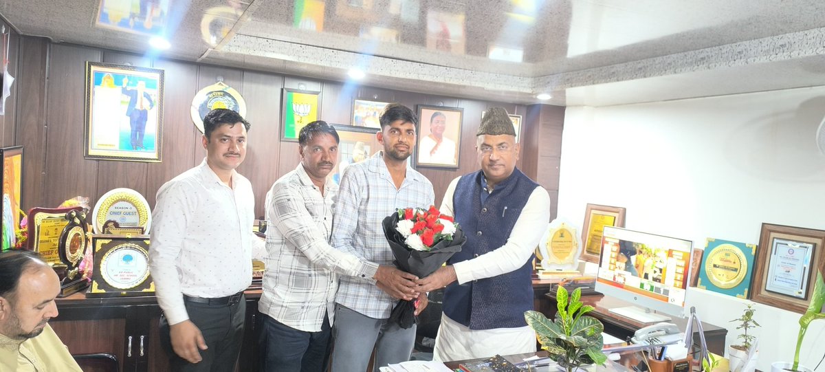 GulamAliKhatana's tweet photo. 📍 Bathindi, Jammu

Today, a public darbar was held at the residential office in Bathindi, Jammu.

📍बथिंदी, जम्मू

आज आवासीय कार्यालय बठिंडी, जम्मू में आयोजित जनता-दरबार।

📍 بتھنڈی، جموں
آج بتھنڈی، جموں میں واقع رہائشی دفتر میں منعقدہ عوامی دربار۔ https://t.co/tqi75c7rcc
