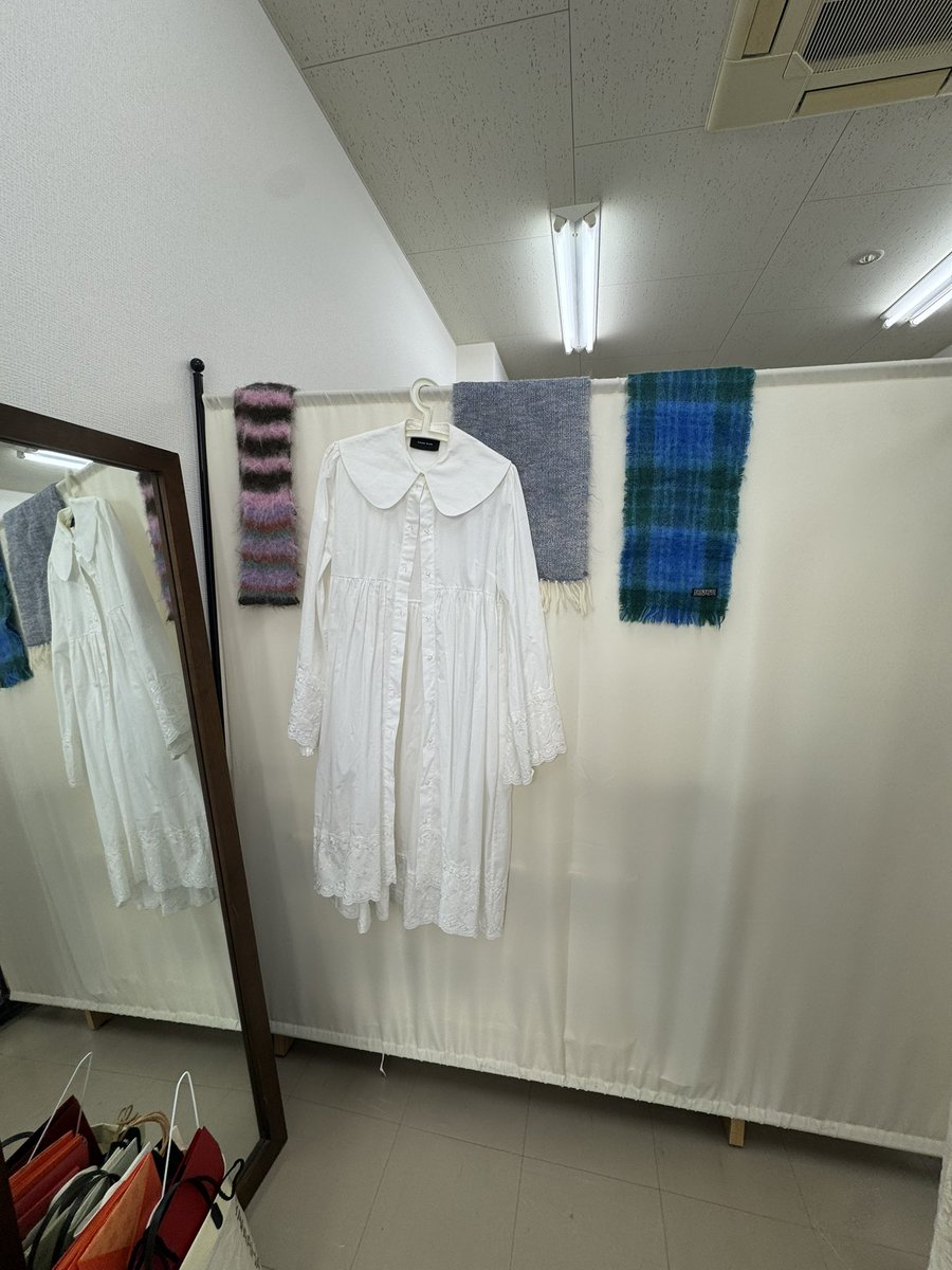 oshgoto's tweet photo. 予定よりかなり早いですが、お店開けました！日暮里でお待ちしてます〜

安いものは500円〜で、お高めのものも冬物は前回よりかなりお安くしてます！
ご試着可能です！ https://t.co/qTy8JvIn1G