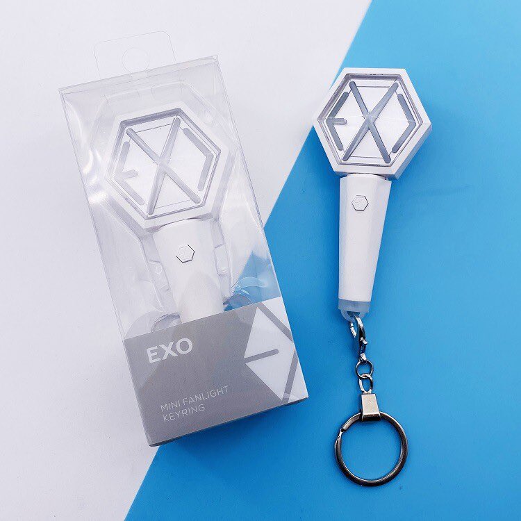 honeyattack_'s tweet photo. Wts Sell Pls Help RT 

👑 Lightstick Battery = rm55 ( 20 pcs only)

👑 Mini Lightstick =  rm88 ( 7pcs only ) 

Can get before #EXhOrizoninKL

Form:  
https://t.co/ZPYTd3Polz https://t.co/qKXm8D519A