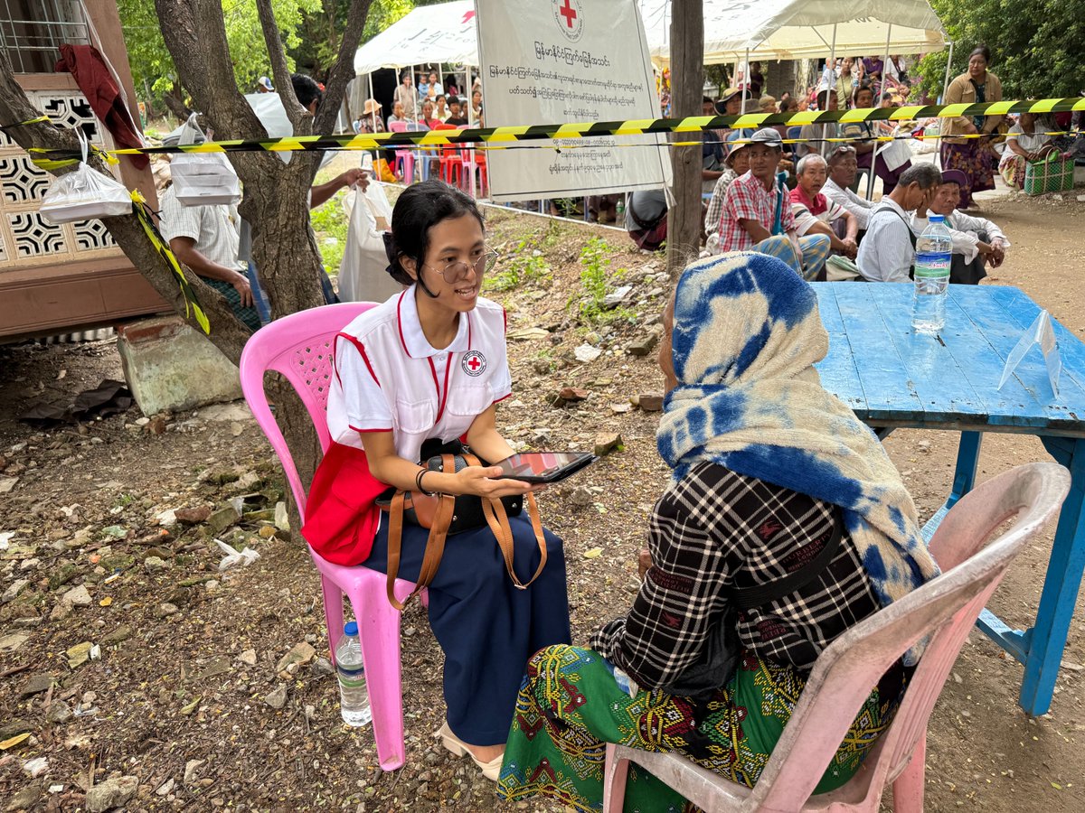 IFRCAsiaPacific's tweet photo. #WorldRedCrossRedCrescent Day

We honour our beloved volunteers - they are an example of the many ways humanitarian workers are making a difference and saving lives despite the multiple challenges they themselves face.
-clockwise from left
1) Bangladesh Red Crescent (@BDRCS1) - measles response
2) Philippine Red Cross (@PhilRedCross) - Typhoon Fung-Wong response
3) @MyanmarRedCross - earthquake operations
4) Afghan Red Crescent (@ARCSAfghanistan) - flash floods response

Thank you for all that you do!
