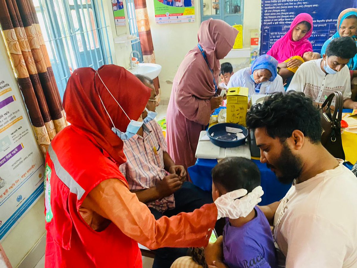 IFRCAsiaPacific's tweet photo. #WorldRedCrossRedCrescent Day

We honour our beloved volunteers - they are an example of the many ways humanitarian workers are making a difference and saving lives despite the multiple challenges they themselves face.
-clockwise from left
1) Bangladesh Red Crescent (@BDRCS1) - measles response
2) Philippine Red Cross (@PhilRedCross) - Typhoon Fung-Wong response
3) @MyanmarRedCross - earthquake operations
4) Afghan Red Crescent (@ARCSAfghanistan) - flash floods response

Thank you for all that you do!