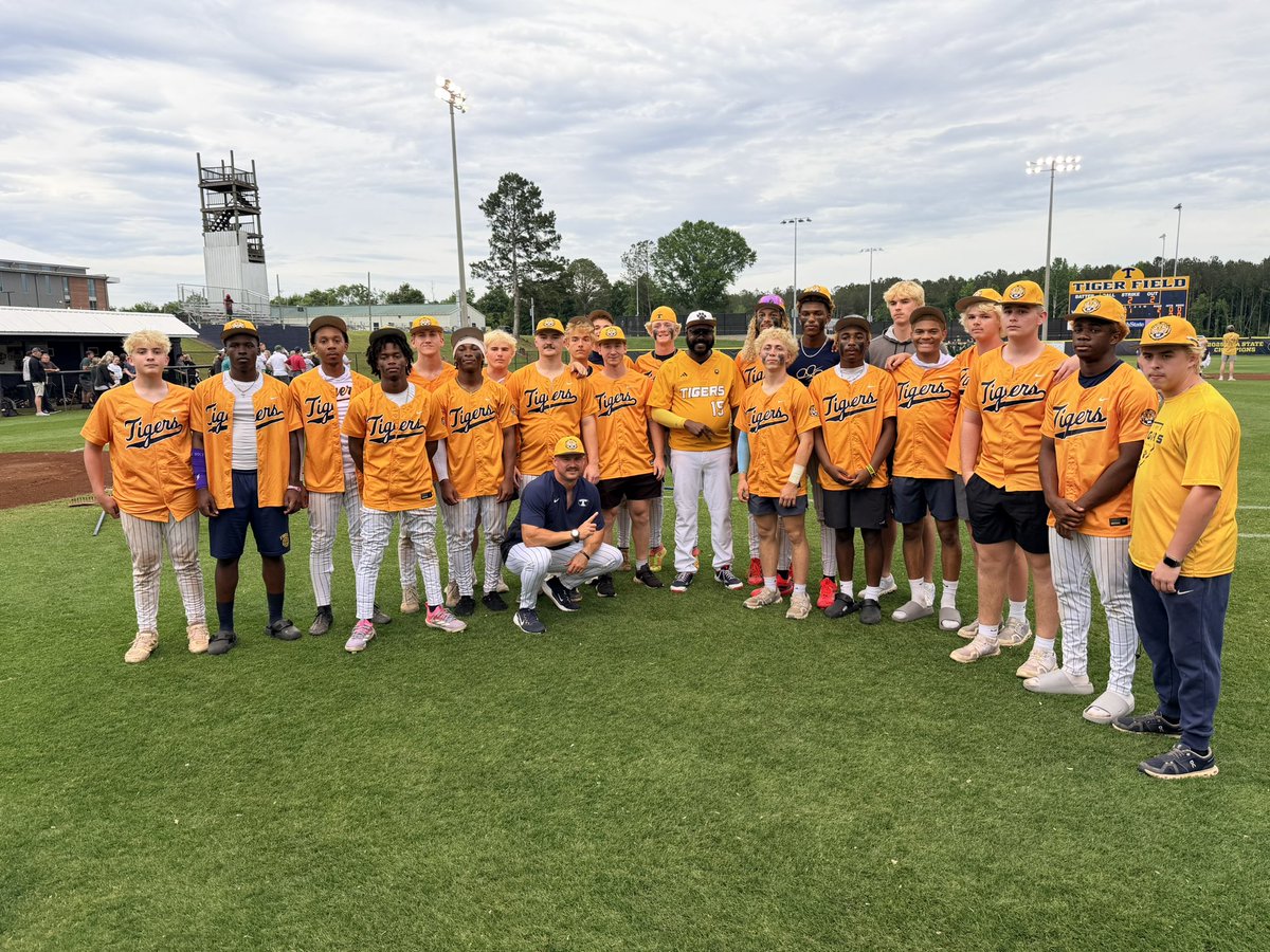 MrDJPK's tweet photo. Congratulations to Troup High school for making it to the final 4 !! Let’s go for the repeat !!! https://t.co/SLSOG2eKIt