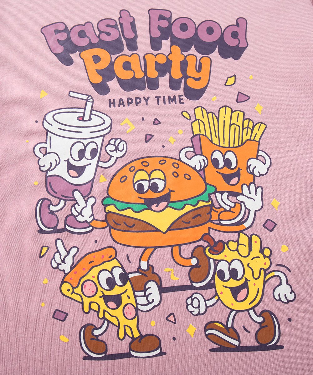 hooktokyo's tweet photo. ポップなファストフードキャラクターが目を惹くグラフィックロンT。
キャッチーなカラーリングと遊び心のあるデザインで、コーデの主役になる一枚。
ゆったりシルエットで、ストリートやカジュアルスタイルにも合わせやすいアイテムです。
#ZOZOTOWN にて販売中。

PRICE：¥5,090（税抜）
品番：hklt6818a

A graphic long sleeve tee featuring eye-catching fast food characters.
The playful design and catchy color palette make it the highlight of any outfit.
Designed with a relaxed silhouette that pairs easily with both streetwear and casual looks.
Now available on ZOZOTOWN.

#HOOK #HOOKTOKYO #HOOKoriginal
#ロンTコーデ #グラフィックロンT #グラフィックT #ストリートコーデ #韓国ファッション #ユニセックスコーデ #カジュアルコーデ #zozo #26SS #y2kファッション #streetwear #streetstyle #graphictee #koreanfashion #y2kstyle #japanfashion #lookbook #fashiongram #fastfoodstyle #popdesign #dailyoutfit #unisexstyle #newarrival #summerfashion