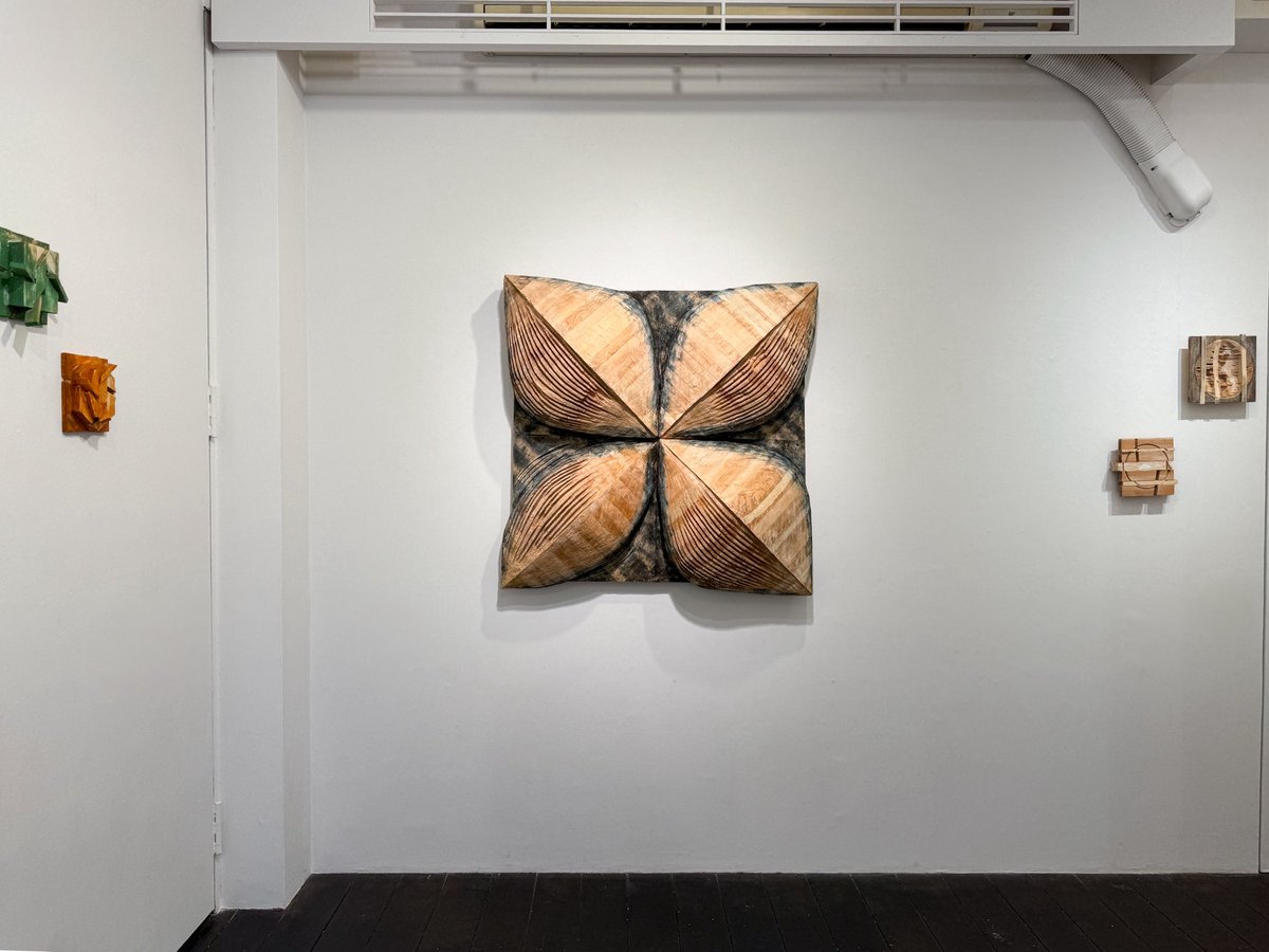 splusarts's tweet photo. ふとした思いつきや、何となく浮かんだ考えをテーマにした本展。
毎年新しいことに取り組んできている山本ですが、今年は、固定させていた考え方を改め、その時々のひらめきを大事にしたいという思いが強まって出来上がった作品群です✨

本日作家の山本秀明さんが在廊中！
ぜひお越しください！🙋🏻 https://t.co/zZrhl9MFjF