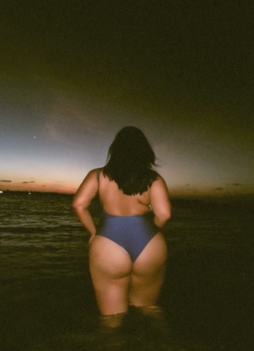 itsbabynico's tweet photo. Mojada, de espaldas y con ganas… ¿vienes a probar? 💦😈

#CuloMojado #WetAss #MojadaParaTi #BigBooty #CurvasCalientes #ThickAndHorny 🍑💦 https://t.co/SnRW3kJ52M