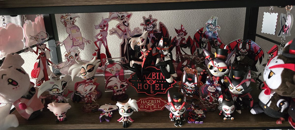 BongoClanclan's tweet photo. I'm running out of space on my main Huskerdust shelf... Mostly on Husk's side cause of his stupid wings makes him so wide. Meanwhile Angel is on the other side being tall and majestic ✨️ #hazbin #hazbinhotel #hazbinangel #hazbinhusk #huskerdust #hazbinmerch https://t.co/L7qv31kHK8