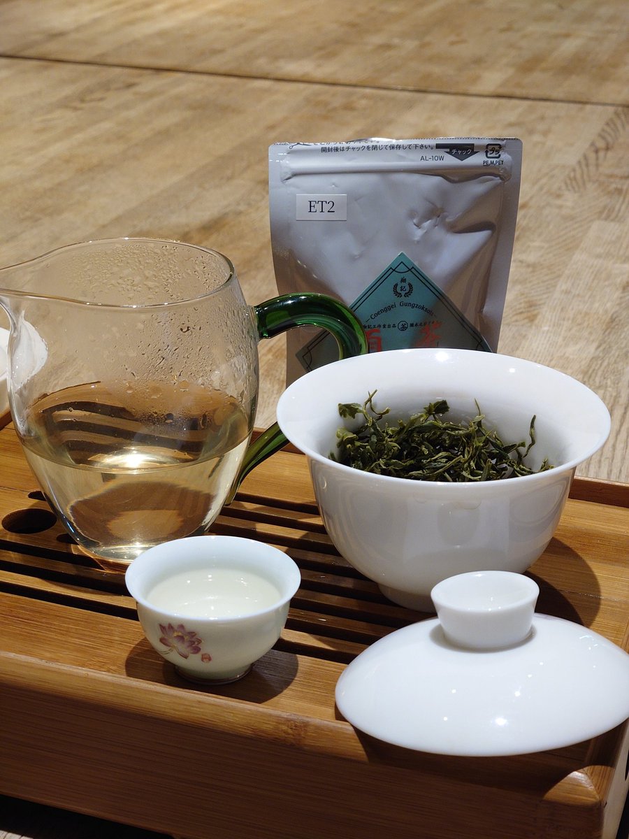人民緑茶 英徳緑茶（#茶樓雨香）を頂きました✨️

開封した瞬間の香りはまさに海苔。
柔らかな飲み口と、磯のパンチがバーンとくる緑茶でした。それでいて後味は穏やかで、煎数を重ねると豆香が重なっていき、迫力と包容力を兼ね備えたお茶でした。

【五月祭まであと7日】