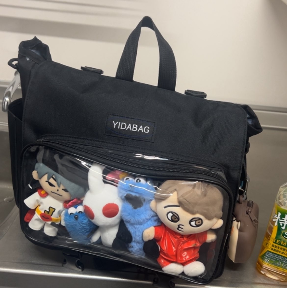 junjun_to_eight's tweet photo. カバンにぬい詰めてみた https://t.co/PSBDaE3kbb