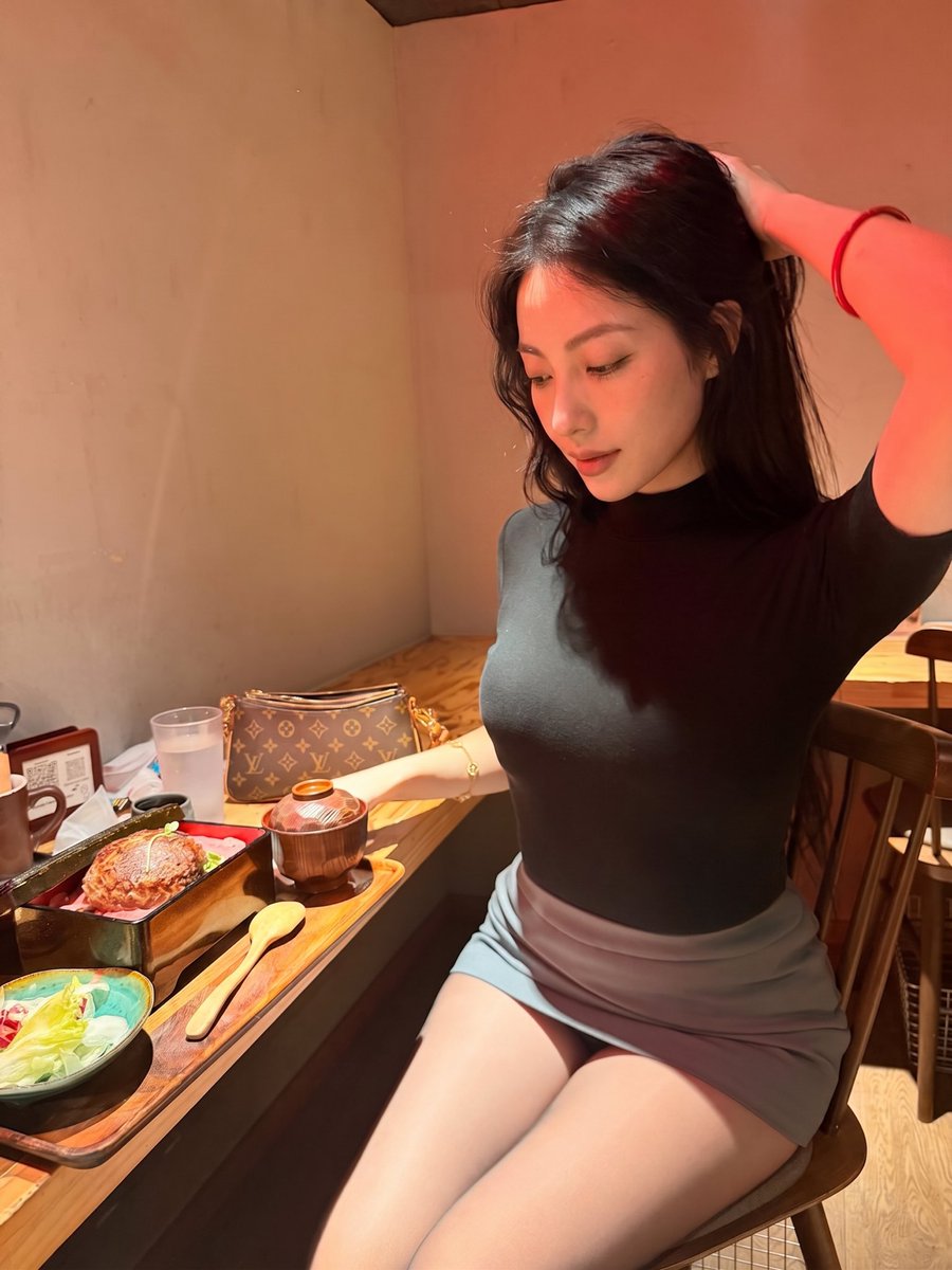 如果一定要选一个作为你的壁纸，你会选哪面的我？ https://t.co/xmHveaS0cv