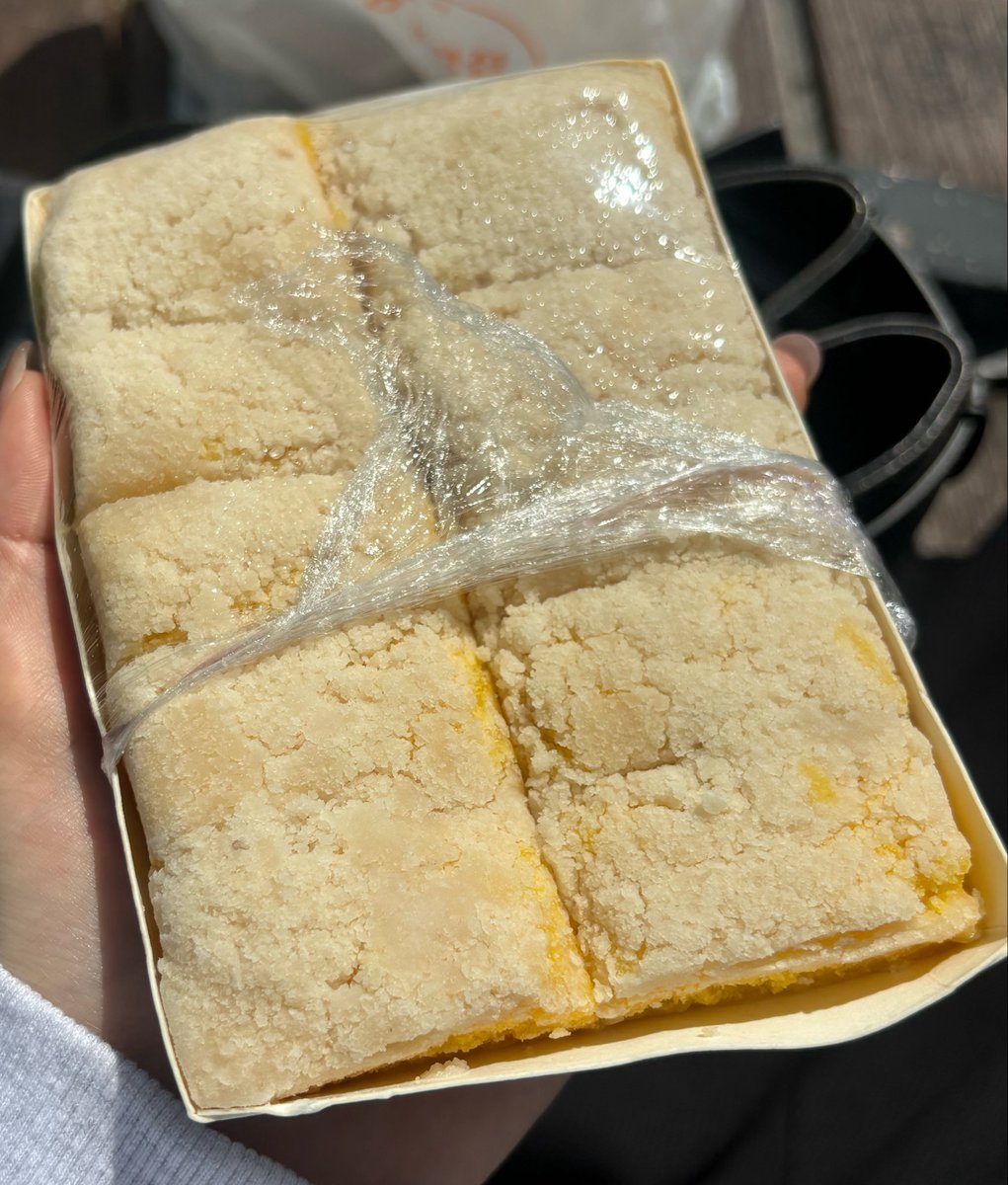 Mrs_breadx2's tweet photo. 당연히 이런 날씨엔 길떡 해야겟지🧎‍♀️‍➡️
앉은 자리에서 치즈떡 호박떡 한팩씩 다먹음;;;;;;
더 더워지기 전에 꼭 길떡하기☀️
네이버로 예약하고 픽업하는 거 추천함니다

🍡행복한 떡집 https://t.co/Hx37jzakui